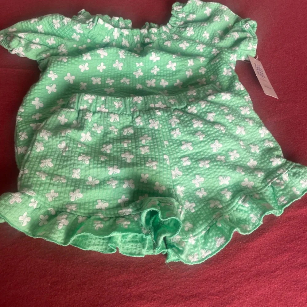 Short Set - Picture 2 of 5